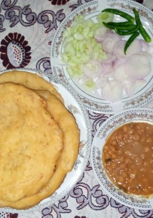A picture of Stuffed bhaturay.