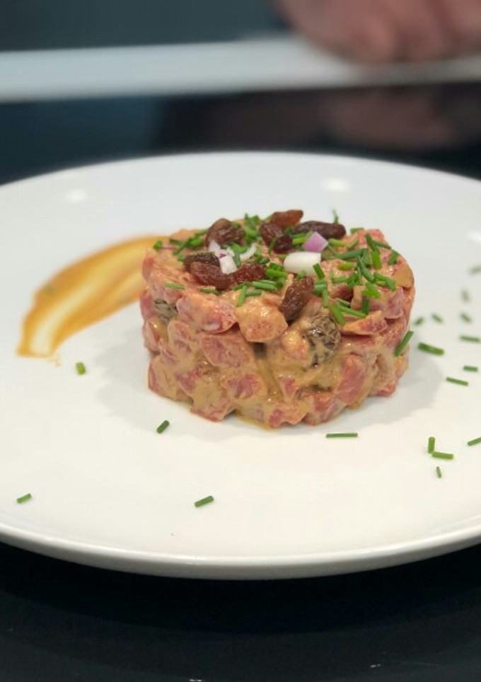 Una foto de Tartar de salchichón