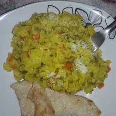 A picture of Arroz con azafrán y pechuga de pollo, algo rápido y sencillo !.