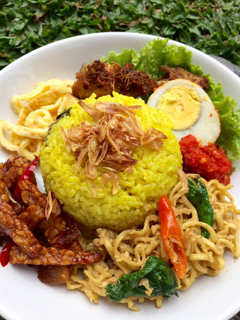 Foto resep Nasi kuning rice cooker