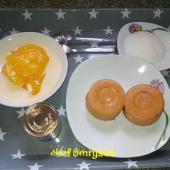 A picture of Moi Moi and custard.