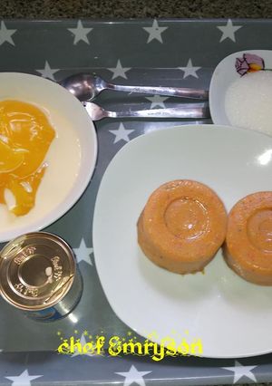 A picture of Moi Moi and custard.