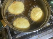 Una foto de sopaipilla casera