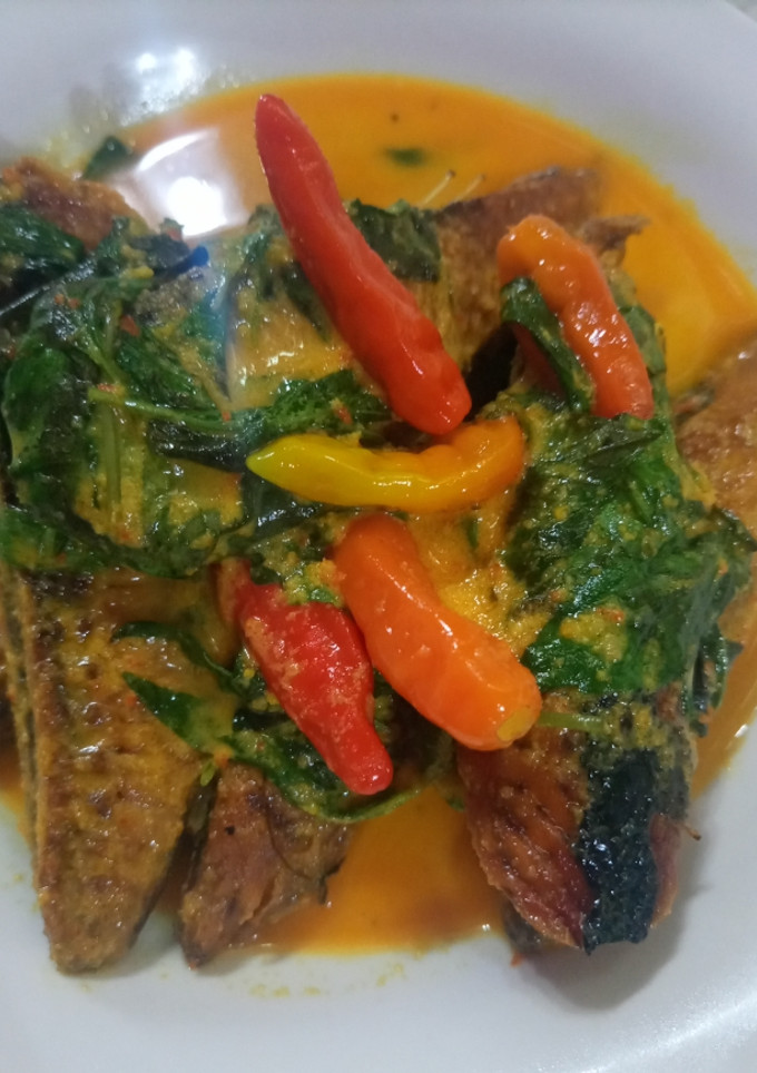 Foto resep Gulai ikan pindang daun kemangi