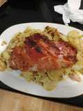 Codillo con patatas y hierbas