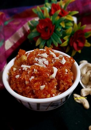 गाजर हलवा (Gajar halwa recipe in hindi) रेसिपी मुख्य फोटो