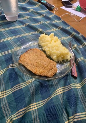 Una foto de Milanesa con Puré de Papa