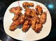 Una foto de guindillas en la air fryer