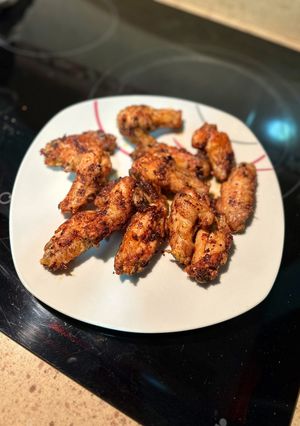 Una foto de Alitas de pollo picantes en airfryer