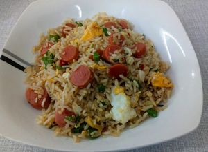 Una foto de Arroz Chaufa con Salchichas