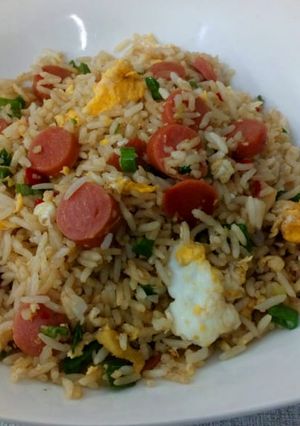 Una foto de Arroz Chaufa con Salchichas