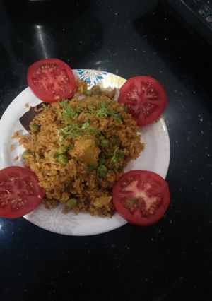 टोम्याटो राईस रेसपी (Tomato rice recipe in marathi) रेसिपी चे मुख्य फोटो 