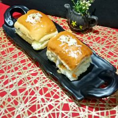 A picture of Cheesy Pav.