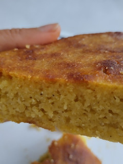 Una foto de Torta🍰 vegana de naranja🍊, plátano🍌 y harina de maíz🌽🥞🍯