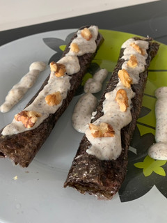 Una foto de Rollitos rápidos de alga nori con salsa de trufa