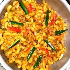 A picture of Spicy Chicken and vegetable pasta.