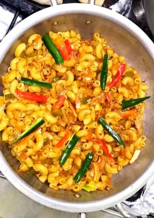 A picture of Spicy Chicken and vegetable pasta.