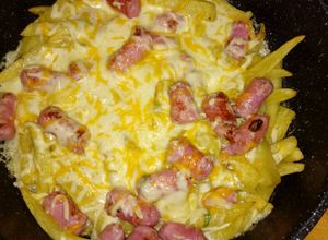 Foto principal de Patatas Foster's con salchichas de pollo en la cecofry 4D