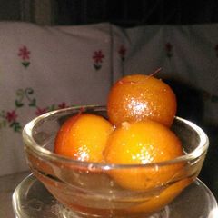 A picture of Gulab jamun.