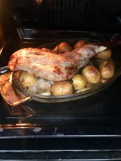 Una foto de Paletilla de cordero aromática
