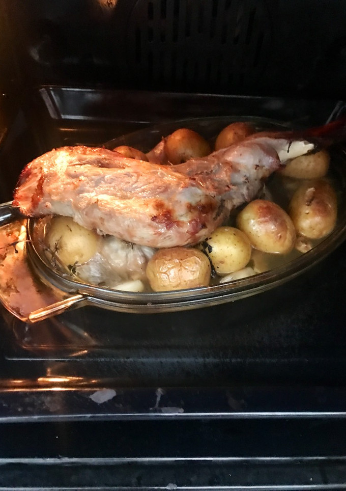 Una foto de Paletilla de cordero aromática