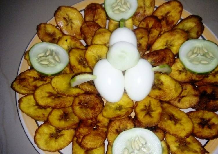 Recipe of Speedy Fried plantain and boiled eggs