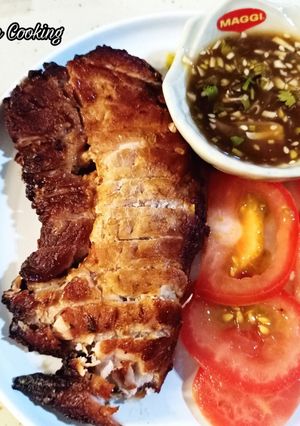Hình của món Thịt Nướng Chấm Sốt Me Kiểu Thái/ Grilled Pork w Tamarind dipping sauce Thai Style.