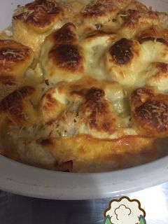 Una foto de Coliflor gratinado en salsa bechamel