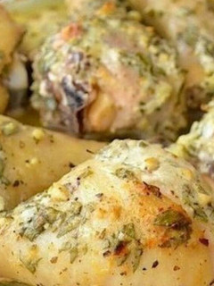 Una foto de Muslos de pollo asados