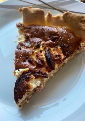 Une photo de Quiche chèvre, miel, lardons et oignons
