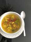 Caldo de Pollo con Vegetales, Jengibre y Cúrcuma: Un Bálsamo para el Cuerpo y el Alma