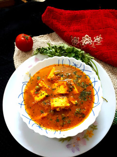 A picture of Matar Paneer masala.