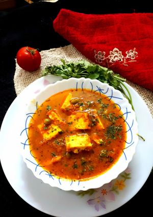 A picture of Matar Paneer masala.