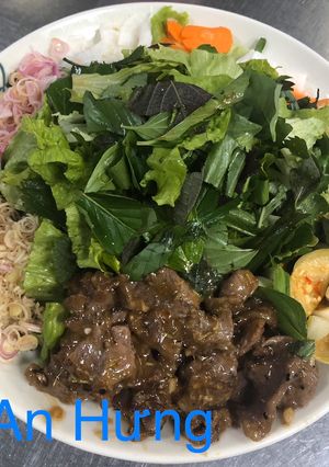 Hình của món Gỏi Bò Ngũ Sắc.