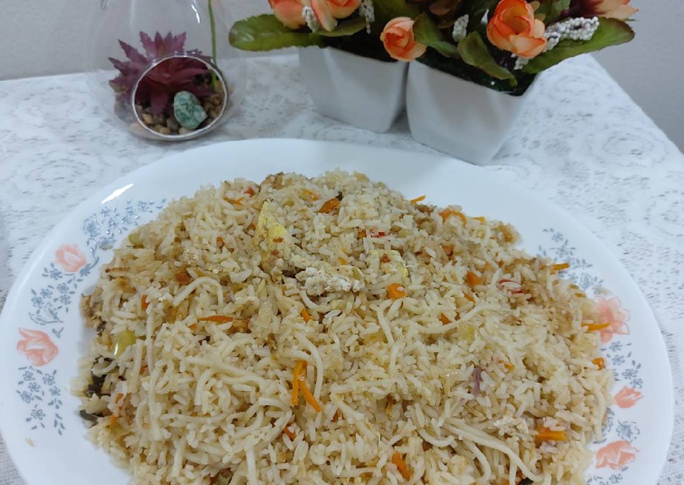 Fried rice with noodles