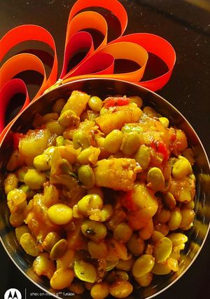 A picture of Pavta(Lima beans)Batata Bhaji.