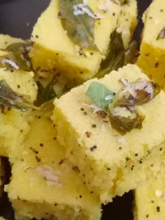 खमन ढोकला (khaman Dhokla recipe in Hindi) रेसिपी मुख्य फोटो