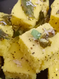 खमन ढोकला (khaman Dhokla recipe in Hindi) रेसिपी मुख्य फोटो