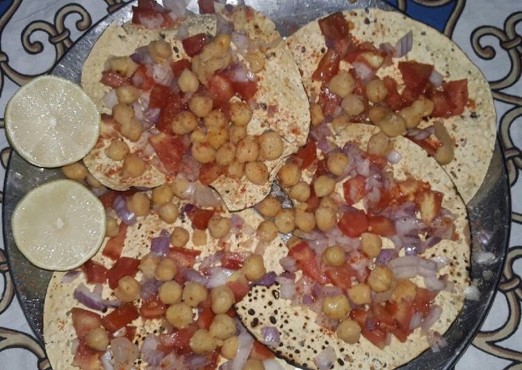 Chana masala papad