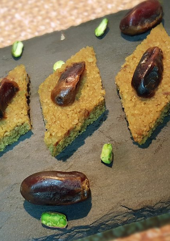 A picture of Daliya and Dates katli.