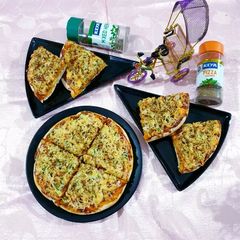 A picture of Margherita Pizza.