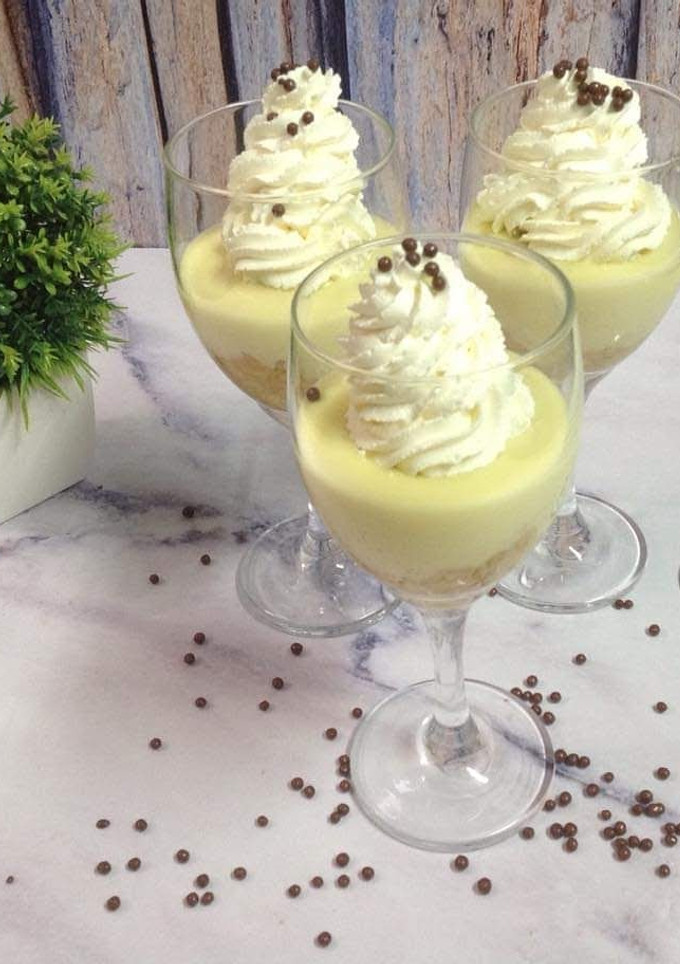 Una foto de Postre de limón en copas