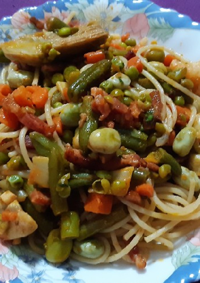 Una foto de Espaguetis con verduras