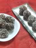 ડેટ્સ નટ્સ અને ચોકલેટ્સ બોલ્સ (Dates Nuts Chocolate Balls Recipe In Gujarati)