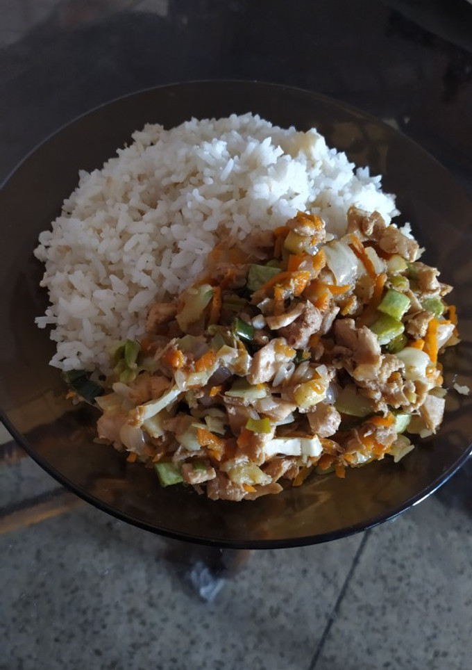 Una foto de Salteado Criollo de Pollo y Vegetales