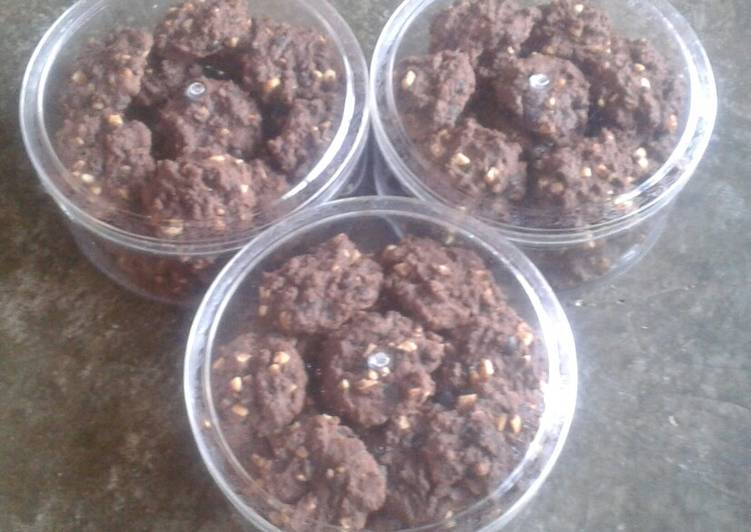 Peanut Chocolate Cookies