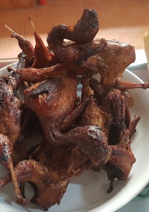 Hình của món Cút chiên bơ cho chiều mưa ấm cúng.