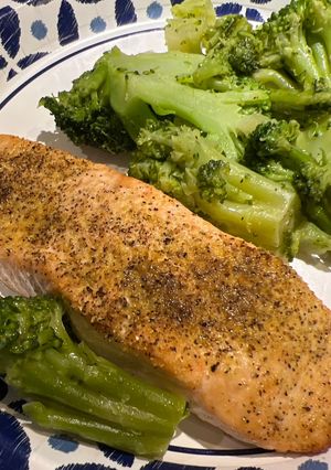 A picture of Broiled Salmon 🍣.