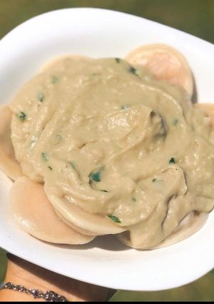Una foto de 🍃🫕salsa bechamel vegana con albahaca🫕🍃