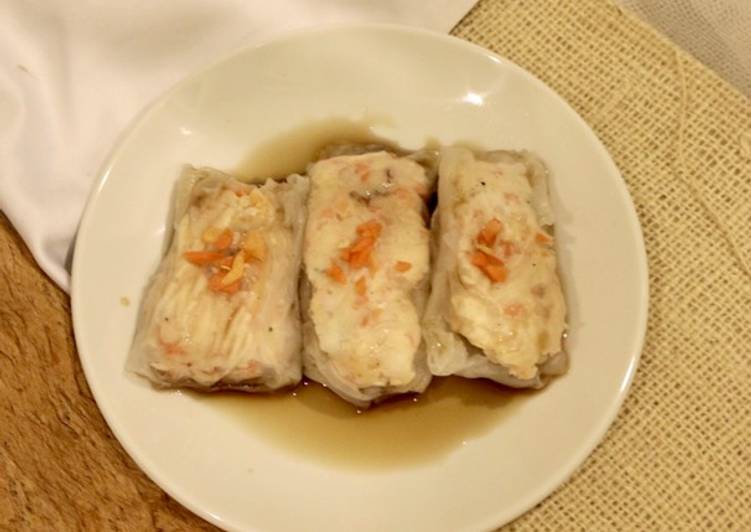 Steamed Chicken Prawn wrapped in Rice Paper